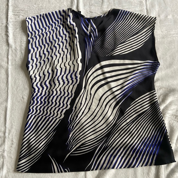 Like new Express top - Picture 2 of 3